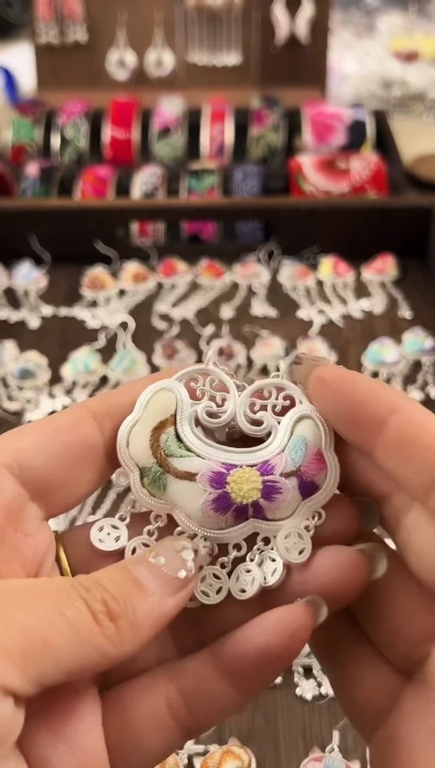 【闪购商品】织绣民族风老绣饰品155