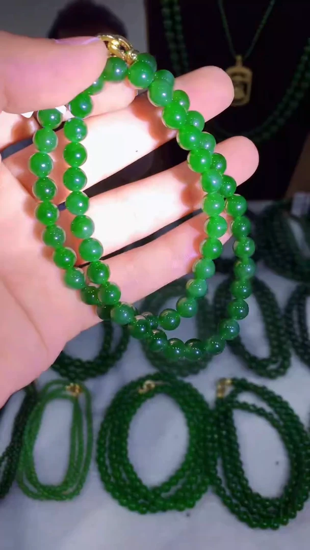 和田玉（碧玉）未镶嵌项链卡8的辣绿