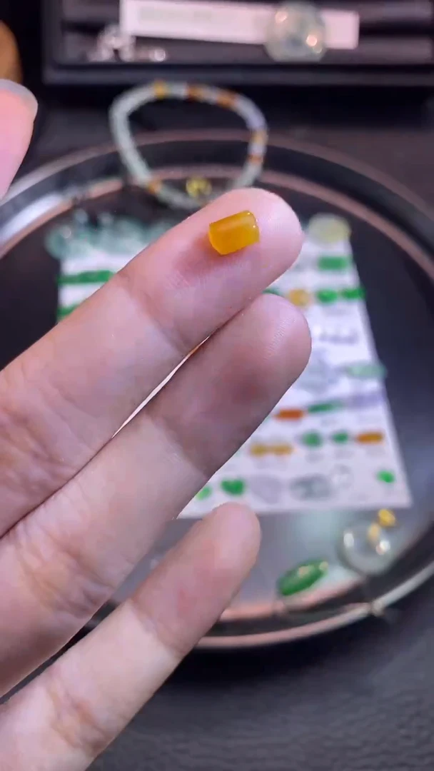 翡翠挂件未镶嵌马鞍
