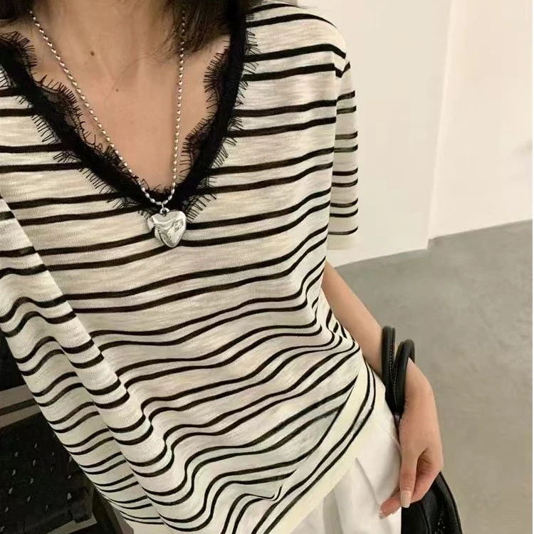 蕾丝花边条纹针织冰丝短袖t恤女夏季薄款独特绝美宽松露背V领上衣