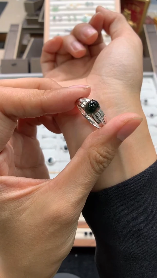 颈饰银S925镶嵌翡翠墨翠戒指