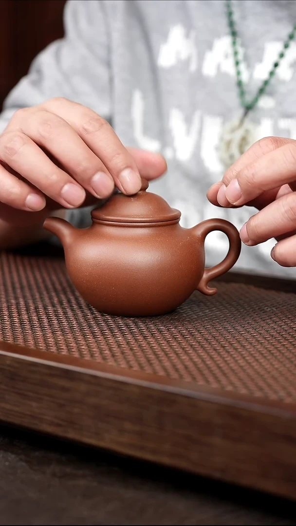 茶壶紫砂底槽清莲子