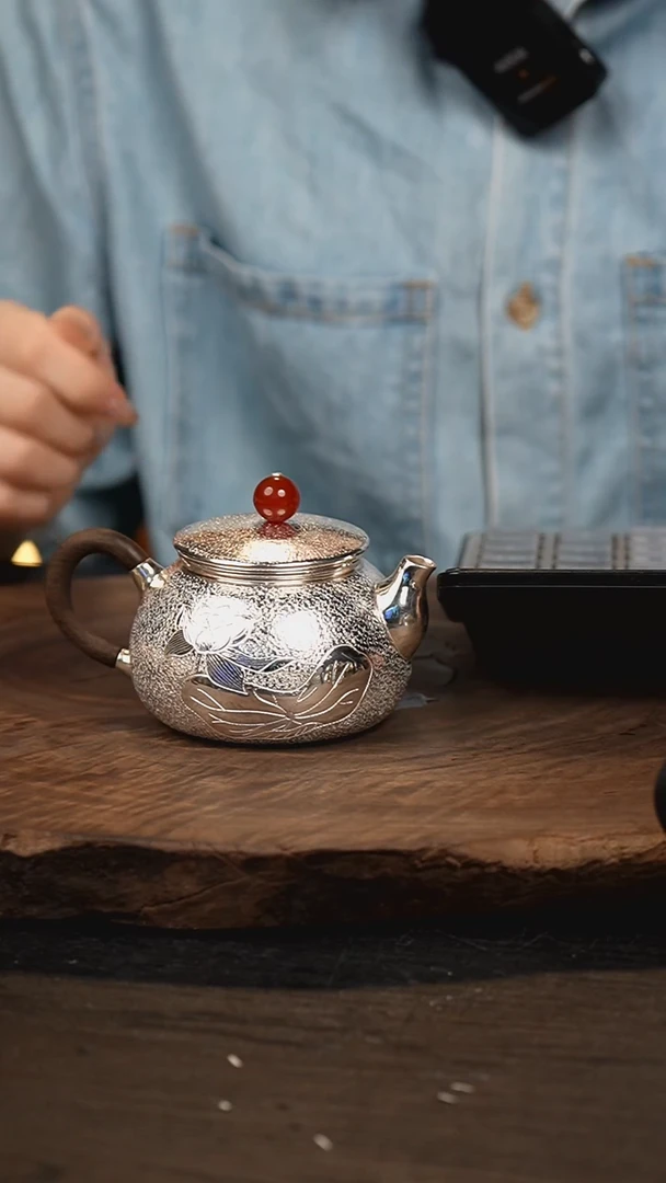 手工锤纹荷花泡茶壶