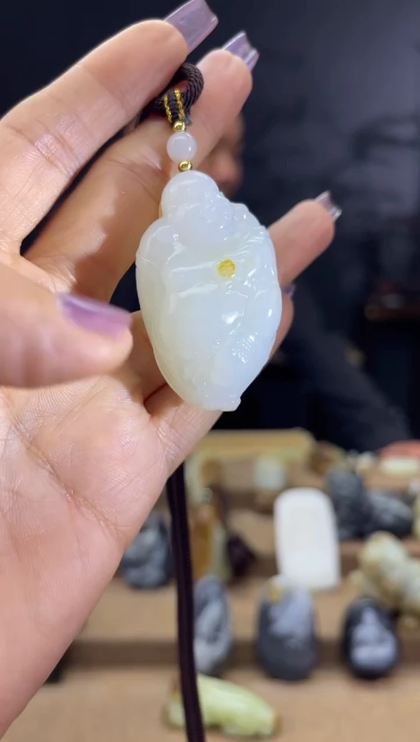 颈饰未镶嵌和田玉1