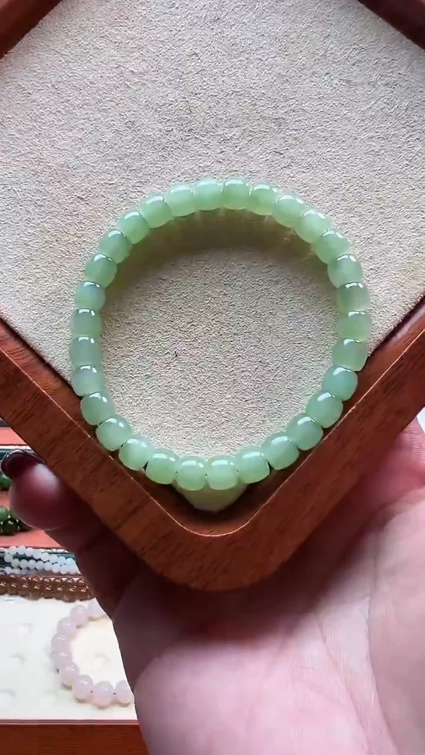 未镶嵌手串和田玉7mm左右乌兰海碧玉苹果绿直切单圈