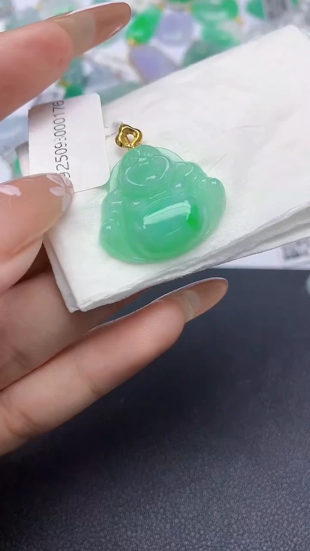 颈饰18K金镶嵌翡翠a货假一赔三支持复检百元上9元证书费自理