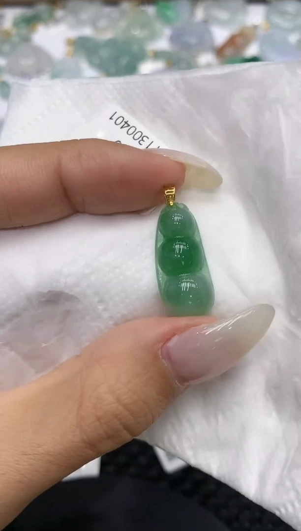 颈饰18K金镶嵌翡翠111111111111