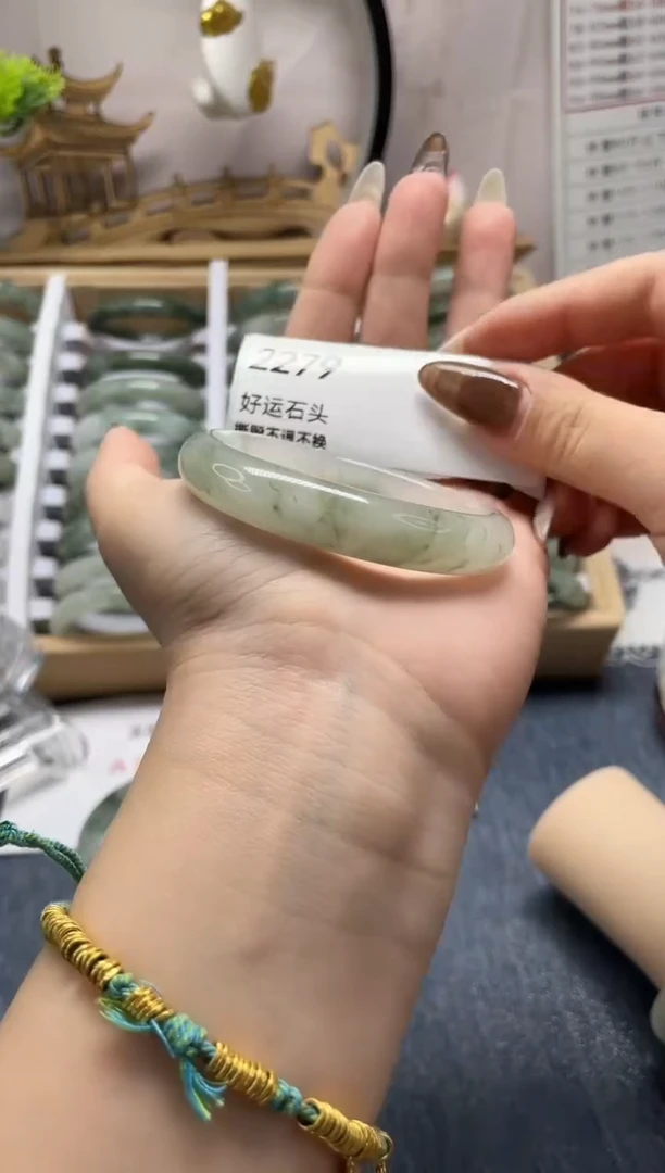 未镶嵌手镯石英质玉2279