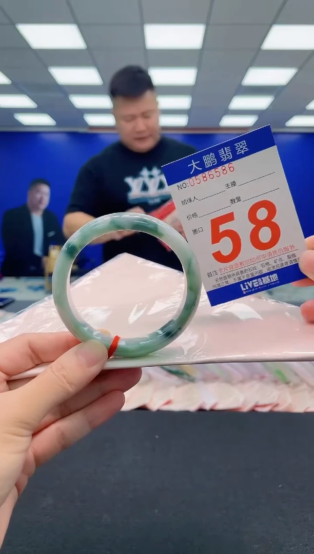 翡翠手镯未镶嵌AAAAAAAAA