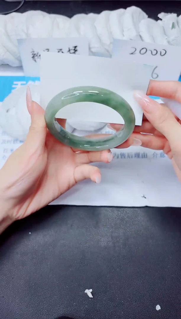 石英质玉手镯未镶嵌17/58.3