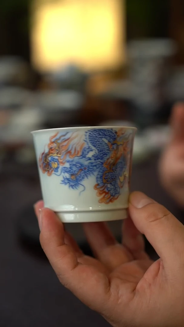景德镇全手工手绘斗彩火龙直口主人杯