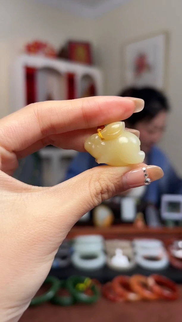 【闪购商品】和田玉颈饰未镶嵌糖兔