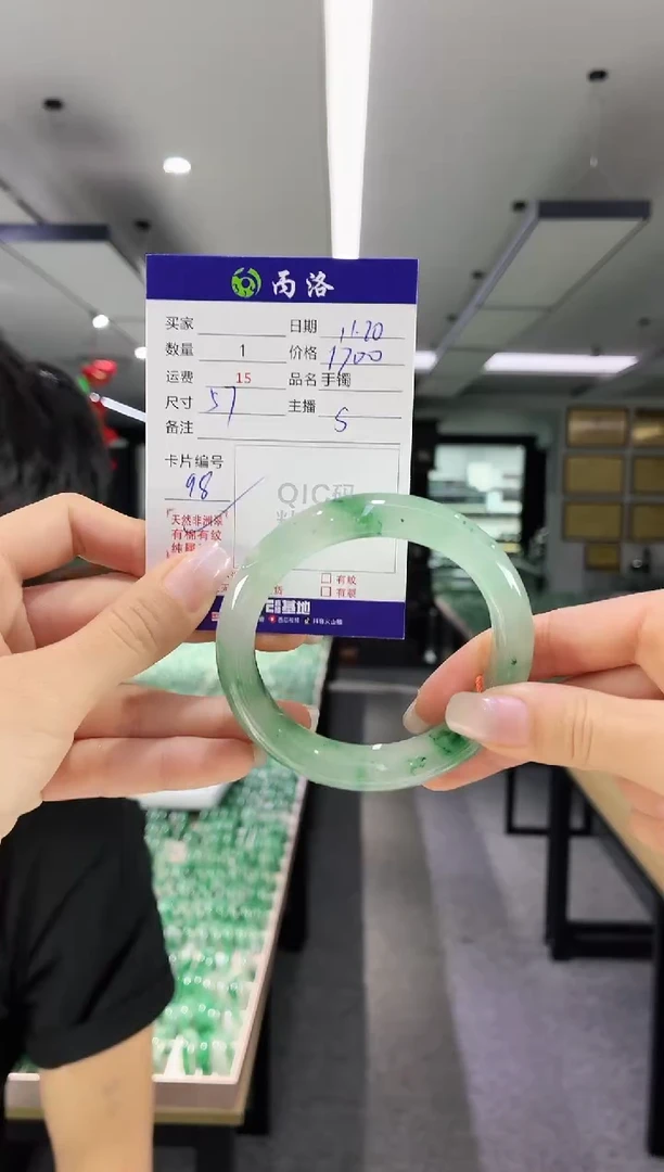 未镶嵌石英质玉手镯57