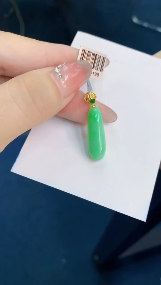 翡翠未镶嵌颈饰1