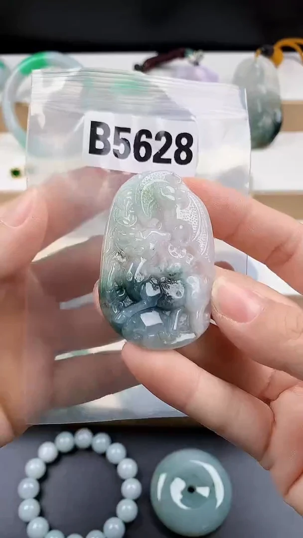 颈饰未镶嵌翡翠天然翡翠吊坠挂件