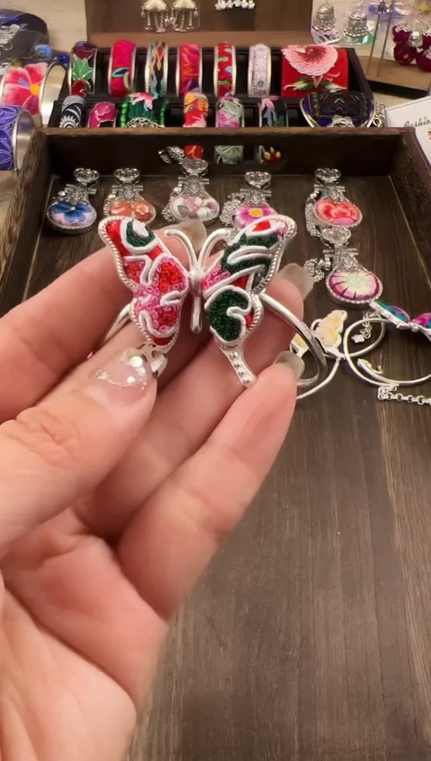 【闪购商品】织绣民族风老绣饰品597