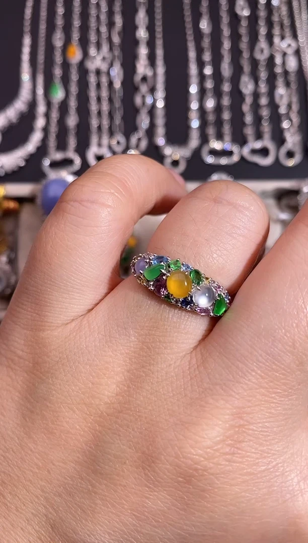 18K金镶嵌戒指翡翠戒指