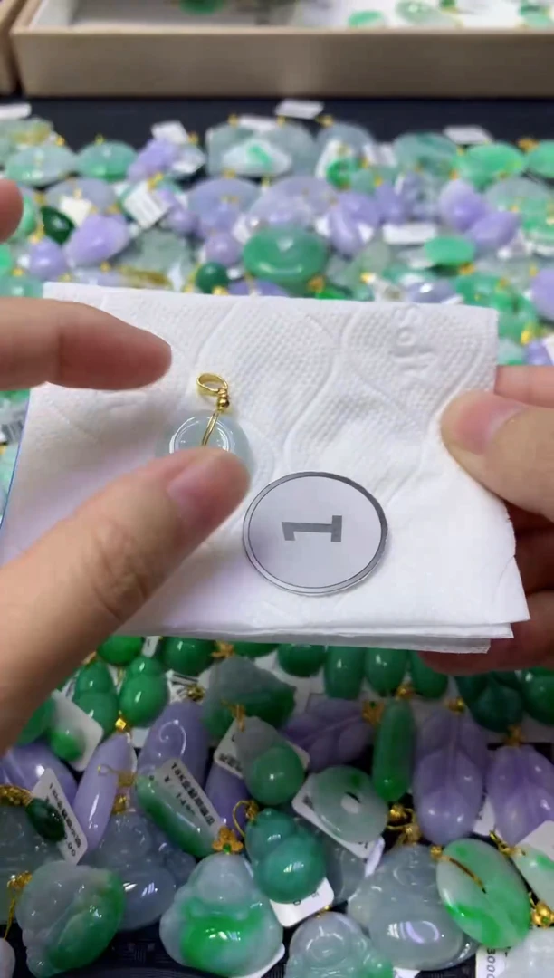 颈饰未镶嵌翡翠天然缅甸翡翠A货