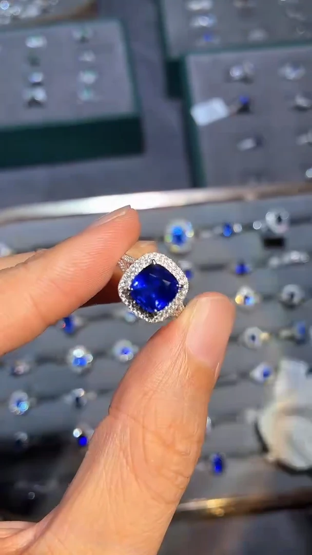 戒指蓝宝石18K金镶嵌發*?【闪购】3.2ct/展会同步价/皇家蓝
