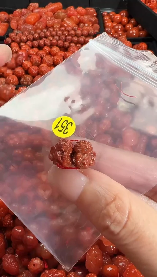 颈饰未镶嵌南红玛瑙1