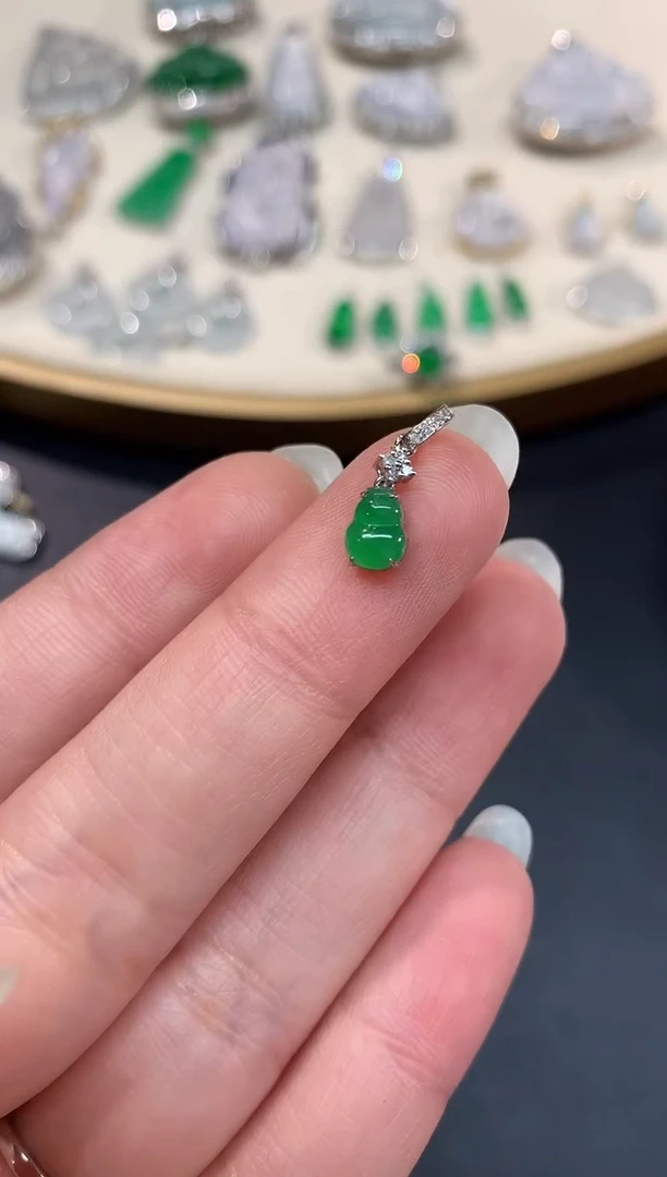 【闪购商品】翡翠吊坠(不含链)18K金镶嵌V05|多样性发一件980