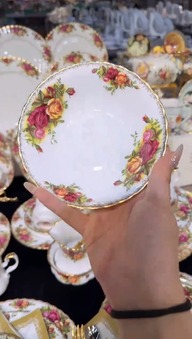 摆件娜娜中古瓷器如图所示8