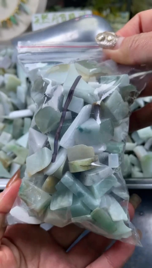 配石翡翠天然翡翠小号500克1