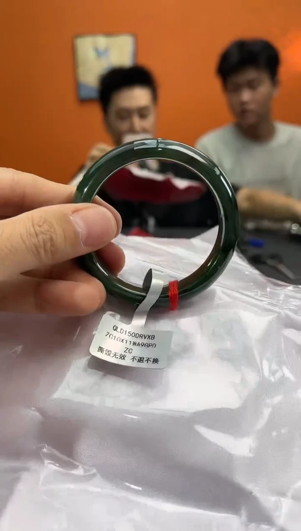 未镶嵌手镯翡翠5