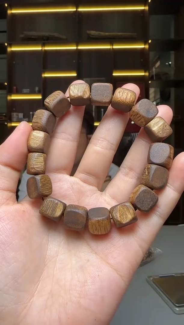 沉香碎屑沉香806号白奇板头方1.1单圈配碎屑香粉多样性发一11