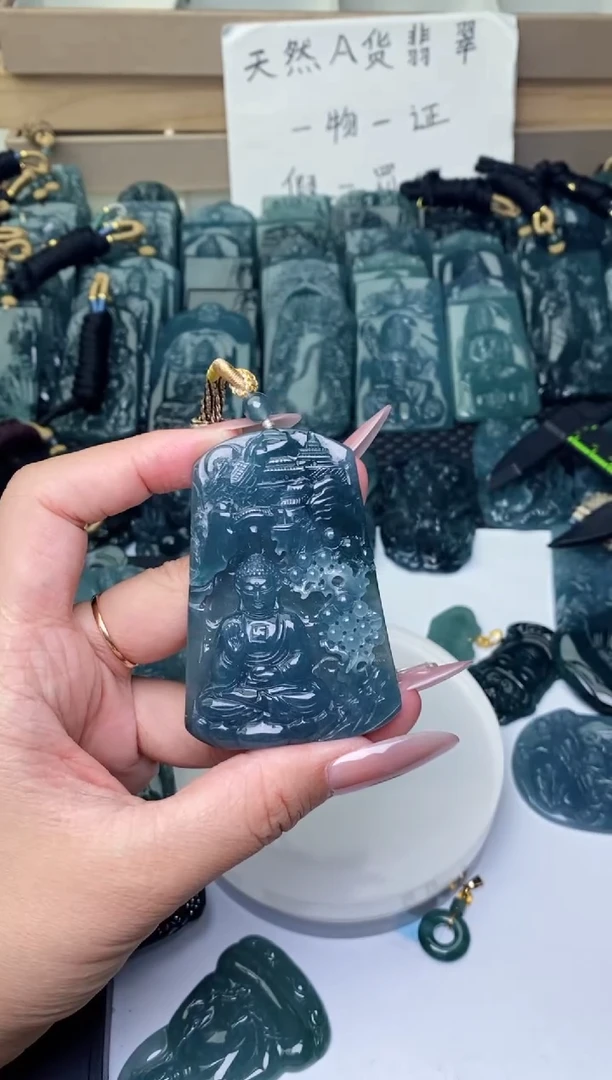 颈饰未镶嵌翡翠