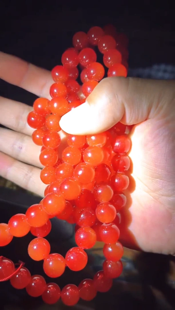 和田玉未镶嵌颈饰红玉项链一条