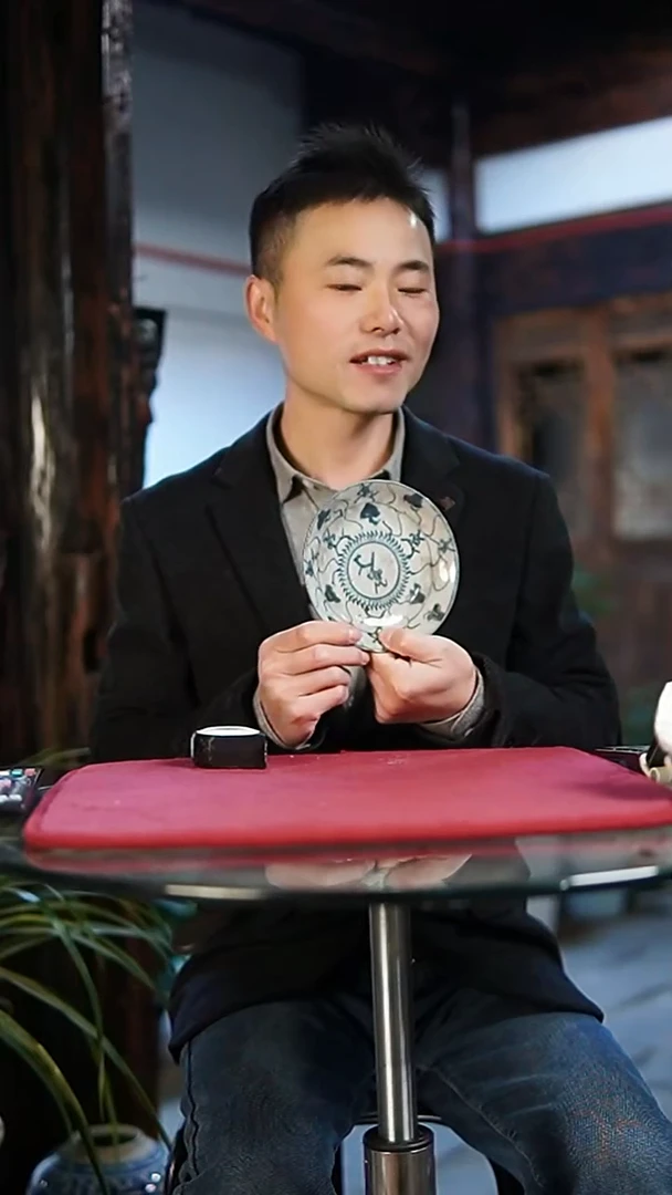 江***草青花灵芝纹碟子