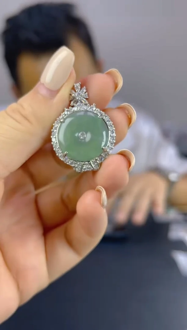 翡翠未镶嵌颈饰天然A货翡翠