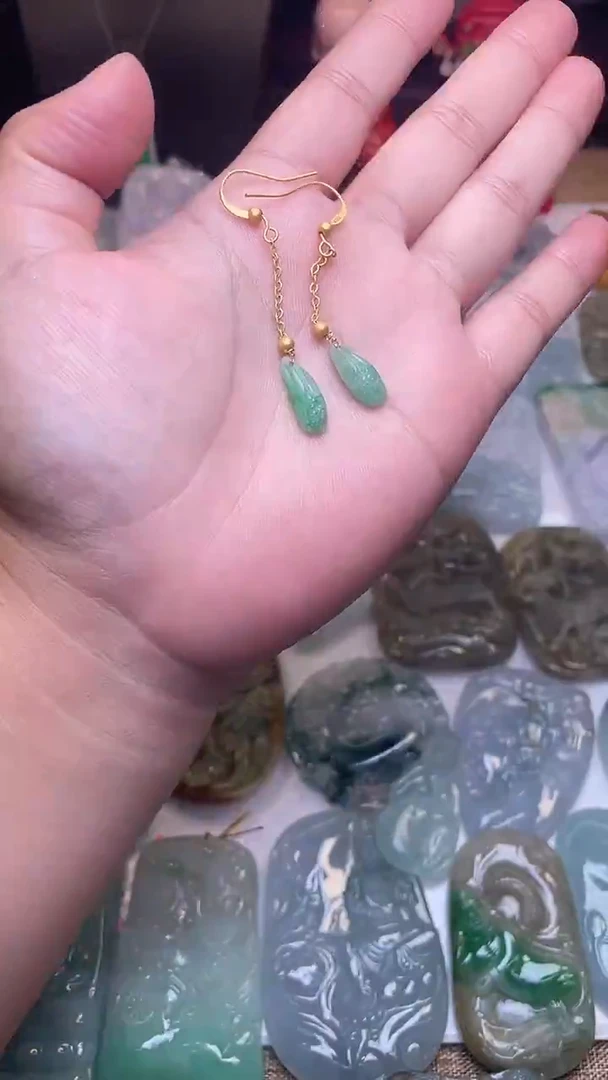 颈饰未镶嵌翡翠2个