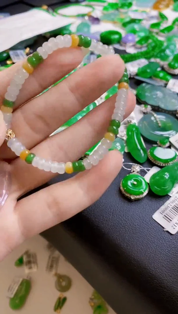 翡翠未镶嵌颈饰手链