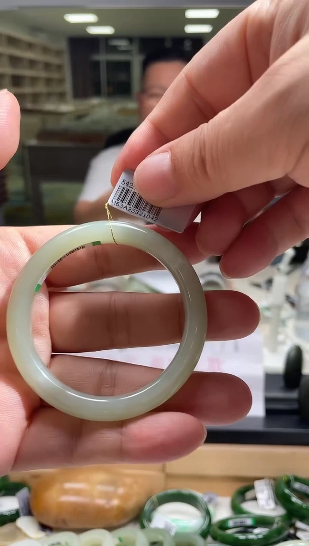 未镶嵌手镯和田玉53圈口 1042