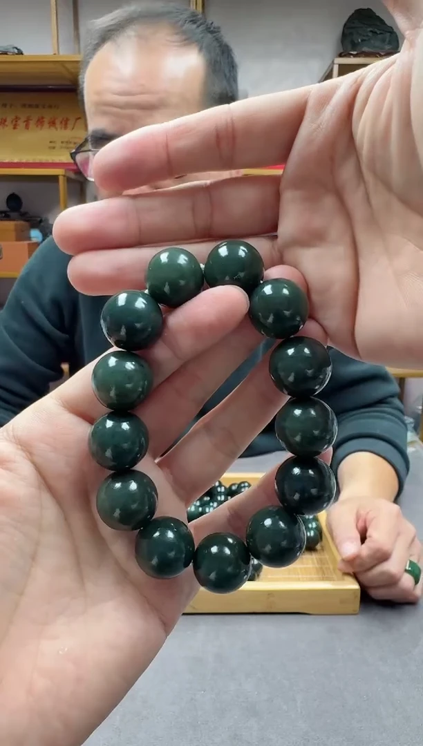 未镶嵌手链和田玉18叶成蓝调