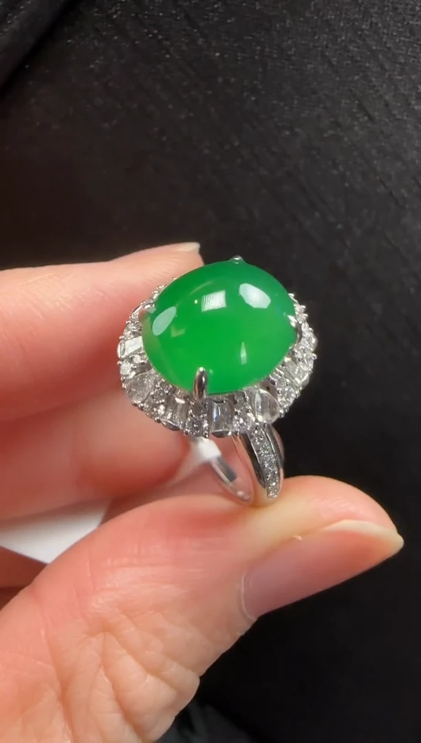 18K金镶嵌戒指翡翠528蛋面一枚