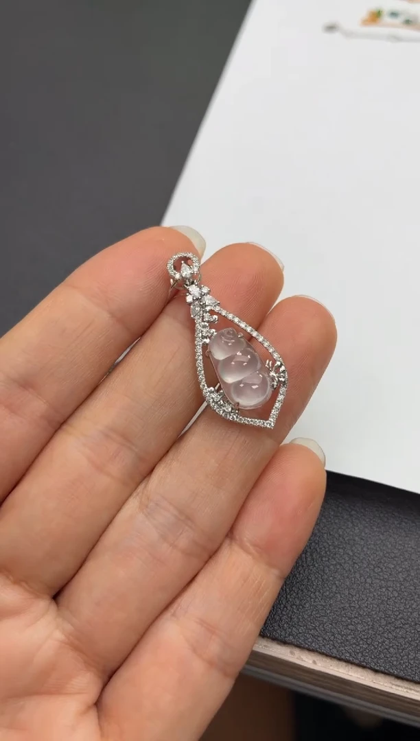 颈饰18K金镶嵌翡翠天然翡翠A货