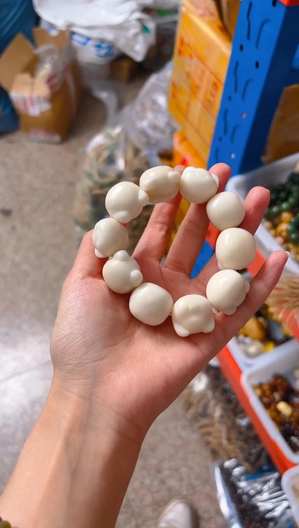 吊坠菩提根/象牙果白色小熊头单圈