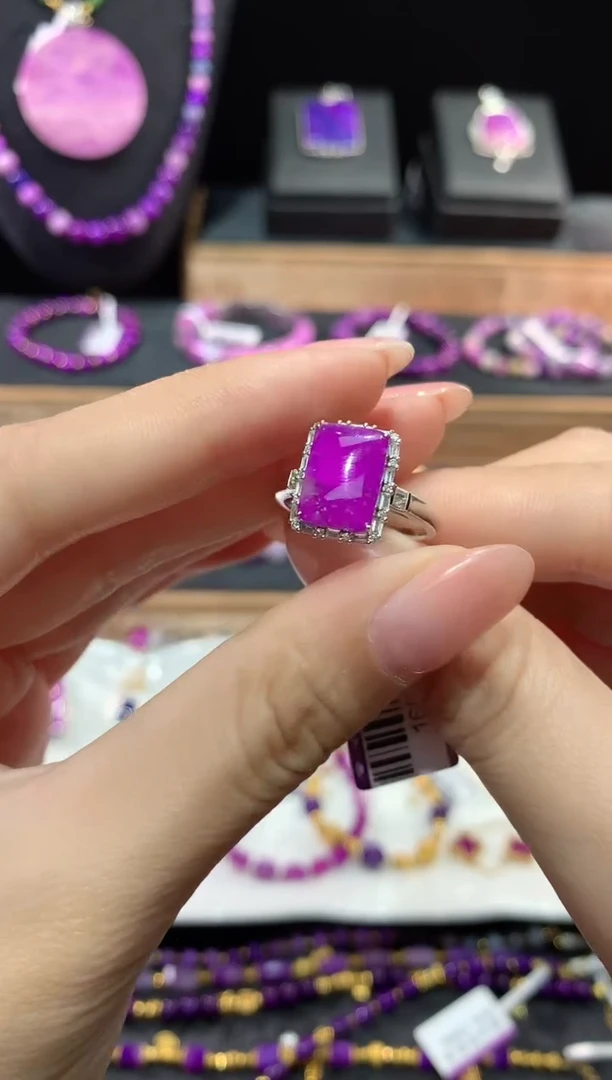 苏纪石（舒俱来）18K金镶嵌.戒指