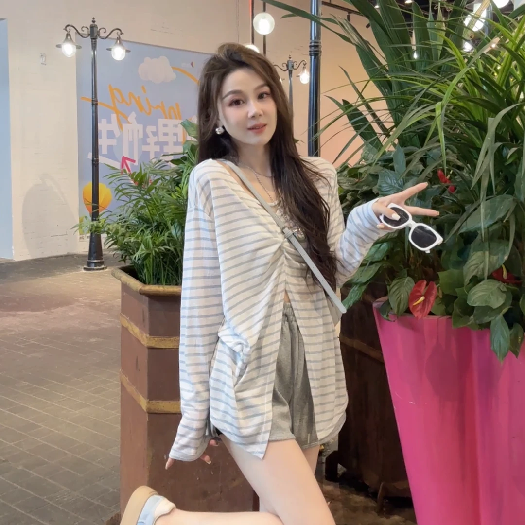 【静静衣橱】夏季新款设计感开叉休闲外搭防晒条纹长袖显瘦T恤6198