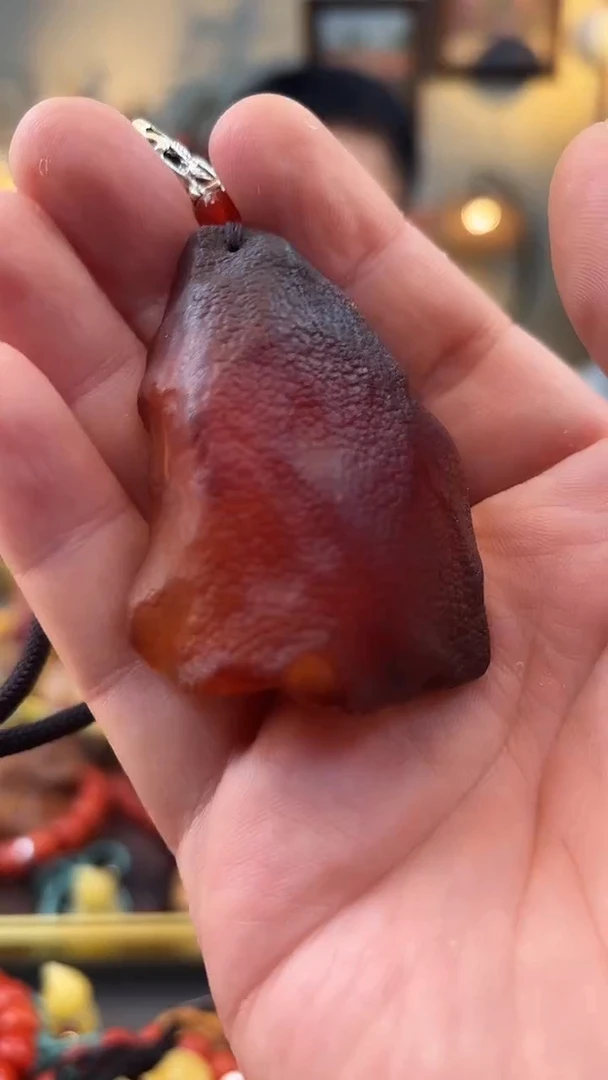 未镶嵌颈饰琥珀吊坠