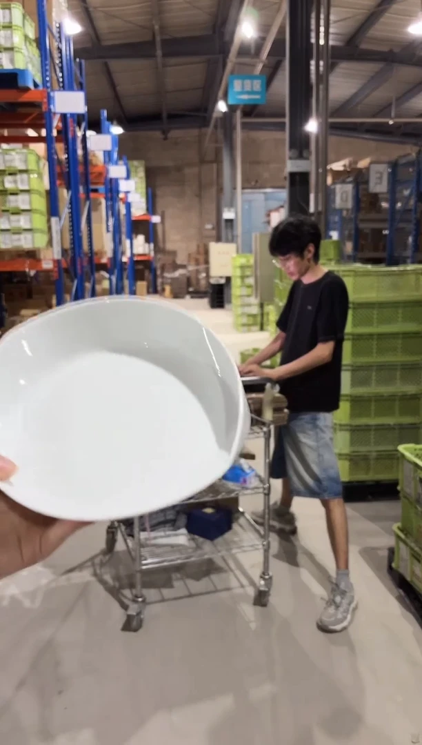 瓷リ－ヴス白　パスタプレ－ト