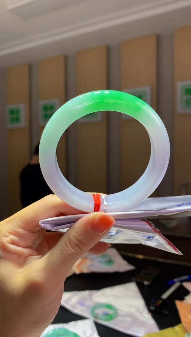 未镶嵌手镯翡翠- F2圈口 59.6全款36万 定金2万