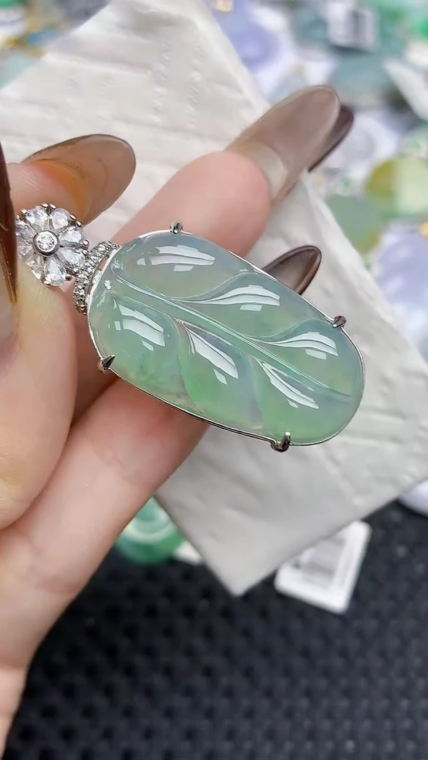 颈饰银S925镶嵌翡翠   天然翡翠A货  百元以上9米证书费自理