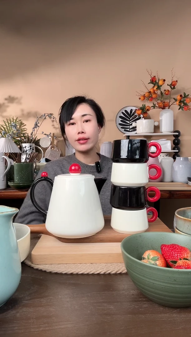 【闪购商品】瓷片球球水壶+4杯一套微瑕