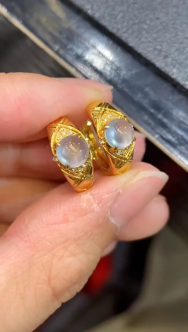 翡翠18K金镶嵌耳饰L多样性发其一