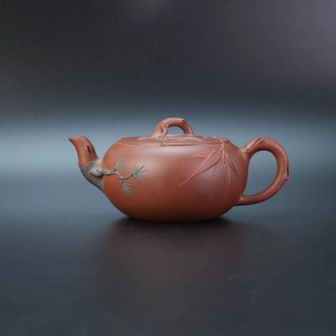 lot21422 1471 翟荷芬 紫砂紫泥松竹圆腹汉瓦壶 350cc