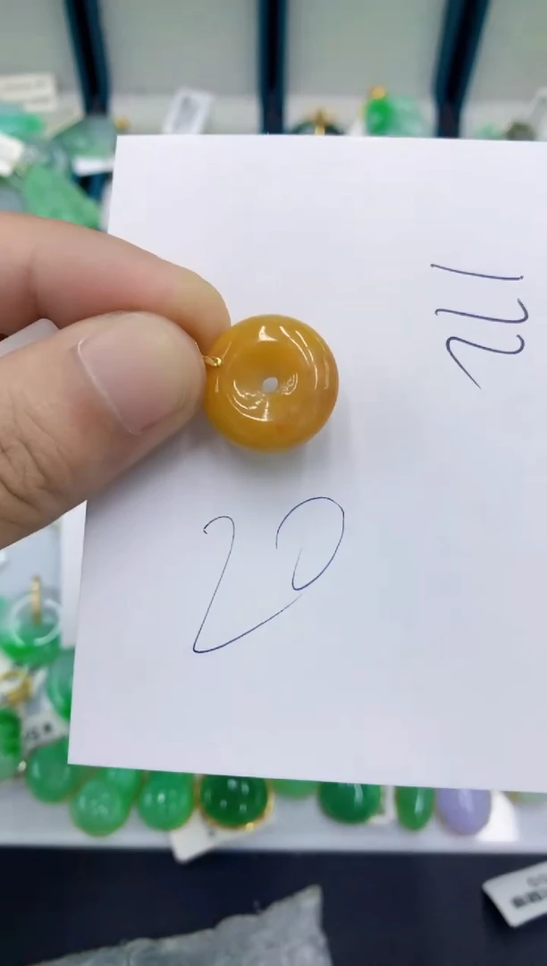 翡翠挂件未镶嵌翡翠